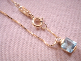 COLGANTE ORO 18KT PIEDRA CUADRADA CON CADENA 45CM PESO 2,60G