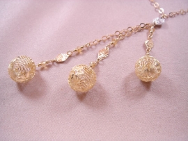 GARGANTILLA ORO 18KT 3-BOLAS EN FLECOS+PIEDRAS 40 PESO G12,6, LONGITUD 40CM,DIMENSIONES DE BOLA 14MM