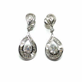 PENDIENTES ORO 18KT Y BRILLANTES (SI H) 94P 0,940CTS 2P 0,052CTS 14P 0,218CTS D28X10MM G4,00