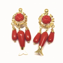 PENDIENTES ORO 18KT FLOR TRES CHUPONES PEZ ROJO CORAL PEQUEÑOS PALILLO CATALÁN D30X12MM PESO G2,9